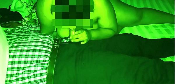  Engraving my wife to give oral sex to another man (Night Vision)